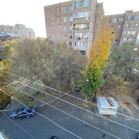 Large Cozy Apartment On Beginning Of Komitas Ave Yerevan Bagian luar foto
