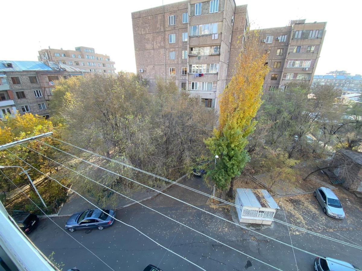 Large Cozy Apartment On Beginning Of Komitas Ave Yerevan Bagian luar foto