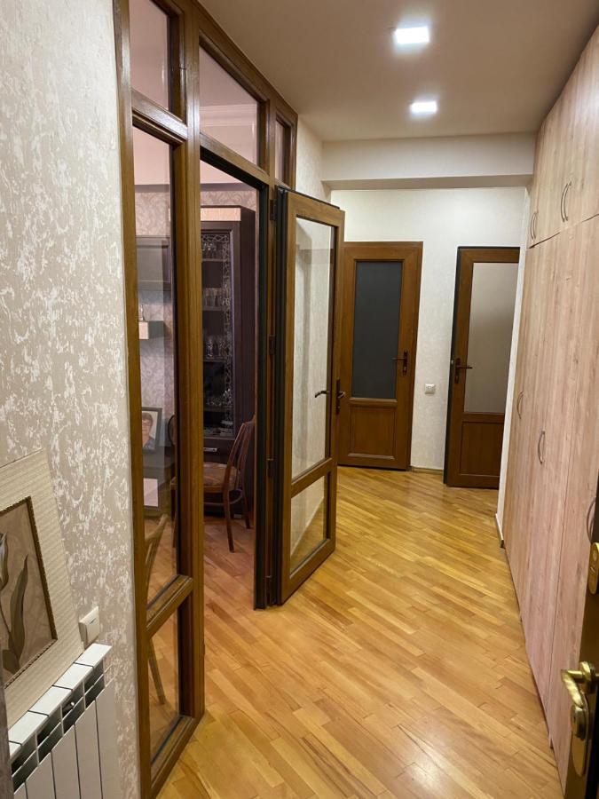 Large Cozy Apartment On Beginning Of Komitas Ave Yerevan Bagian luar foto