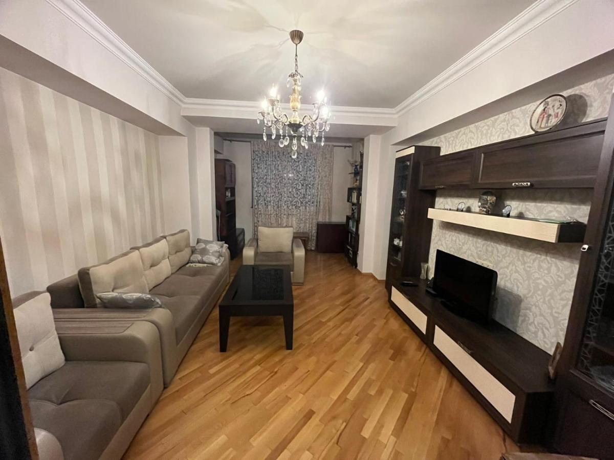 Large Cozy Apartment On Beginning Of Komitas Ave Yerevan Bagian luar foto