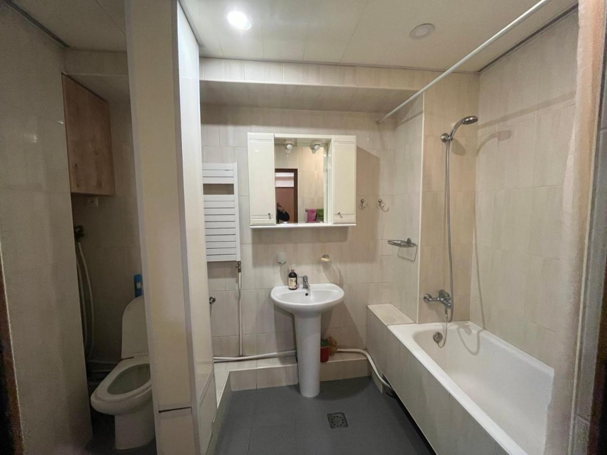 Large Cozy Apartment On Beginning Of Komitas Ave Yerevan Bagian luar foto