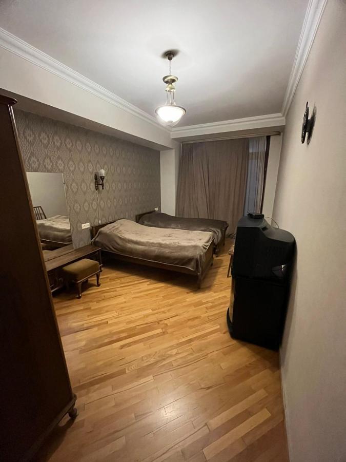 Large Cozy Apartment On Beginning Of Komitas Ave Yerevan Bagian luar foto