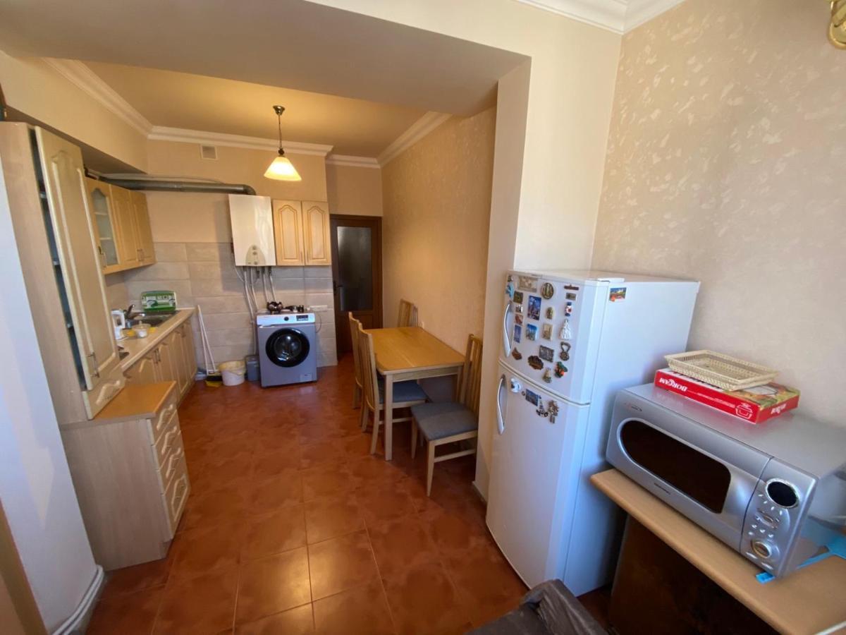 Large Cozy Apartment On Beginning Of Komitas Ave Yerevan Bagian luar foto